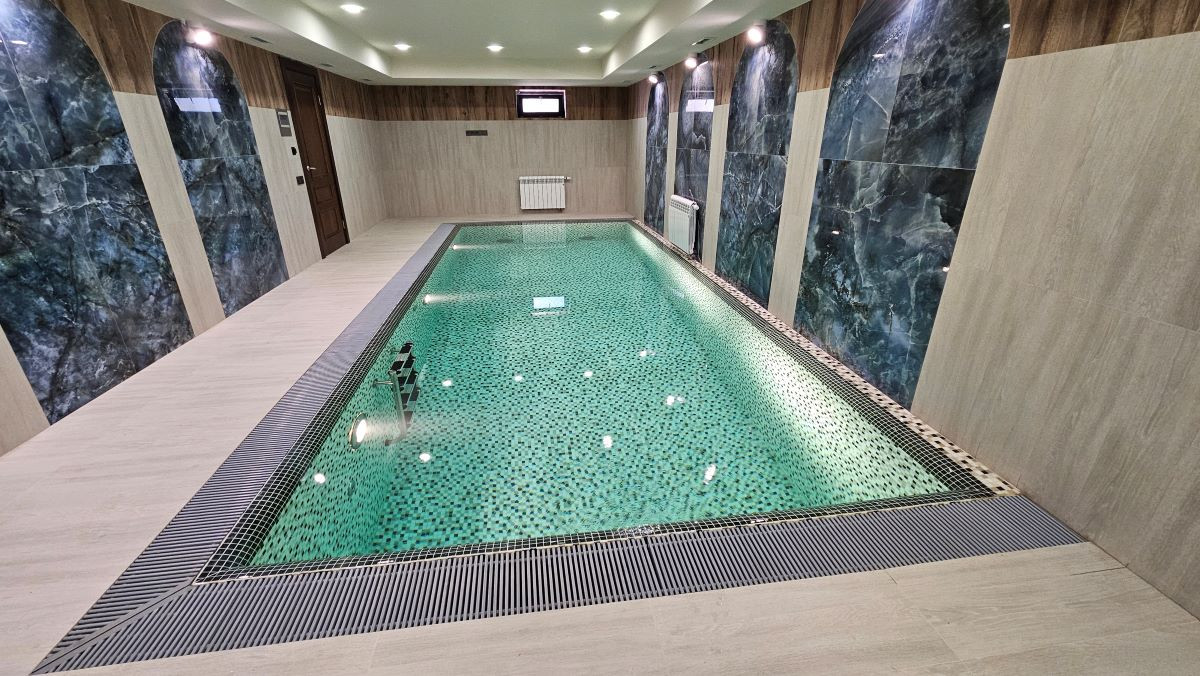 Бассейн в частном доме Подмосковья