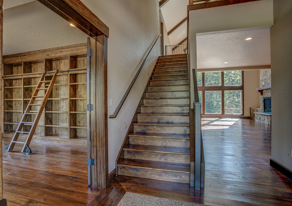 Example of a mountain style home design design in Seattle