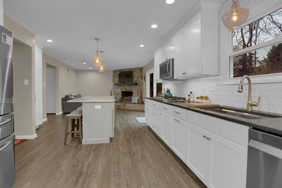Kitchen - transitional kitchen idea