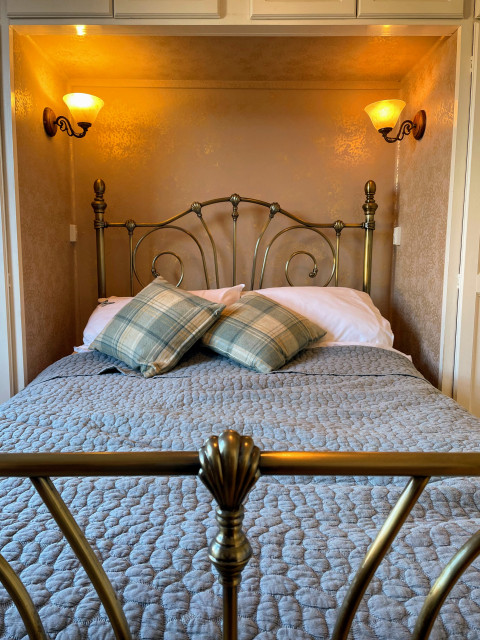Surrey Cottage country-bedroom