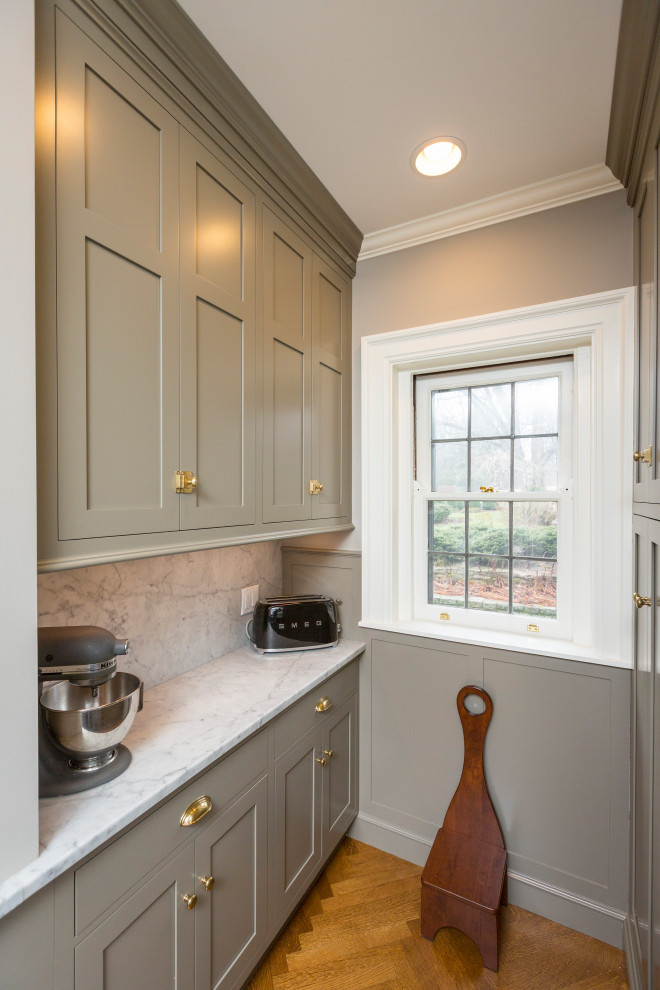 Transitional kitchen photo in Cincinnati