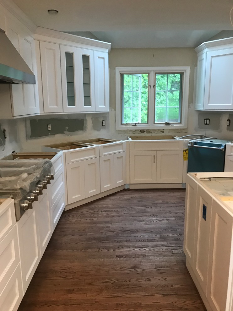 Do lighting fixtures have to match the finish of hardware?