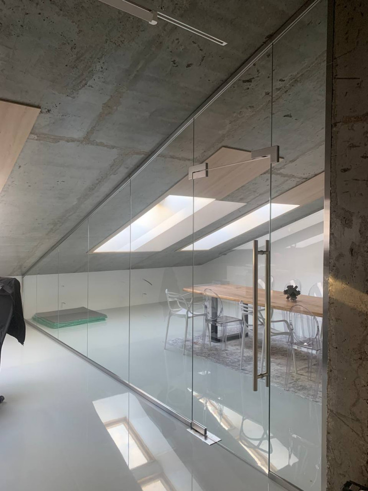 Стеклянная перегородка