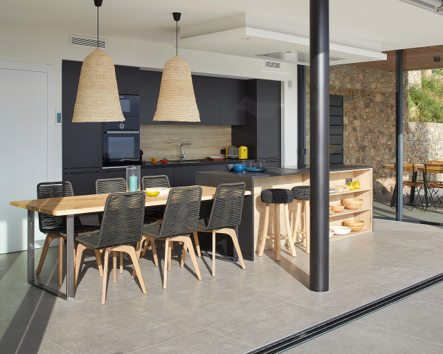 Sencillez y sobriedad para una casa de ensue&ntilde;o mediterranean-kitchen