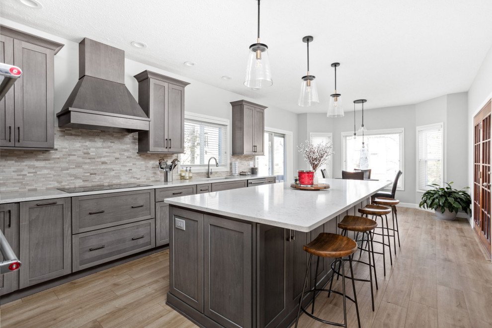 Kitchen - transitional kitchen idea in Indianapolis