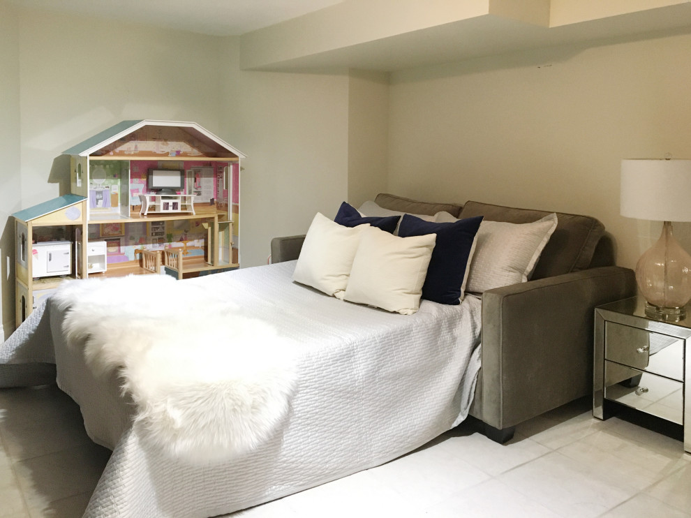 Inspiration for a transitional home design remodel in Toronto