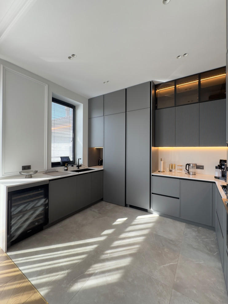 Кухня с кладовой в загородном доме