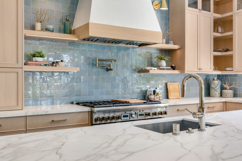 Kitchen - transitional kitchen idea in Orange County