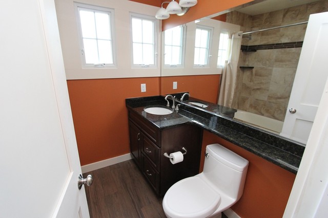 Colorful Rustic Bathroom With A Banjo Countertop Badezimmer