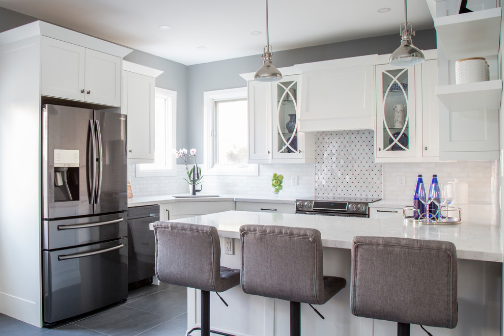 Kitchen - transitional kitchen idea in Toronto