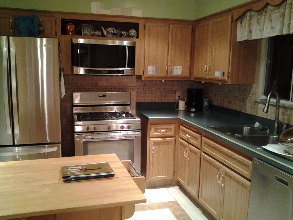 what color to paint cupboards to modernize this kitchen?