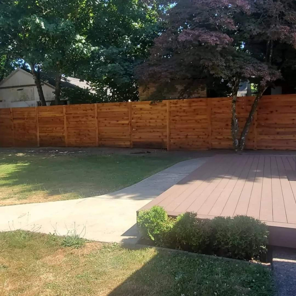 Horizontal cedar fence with no cap