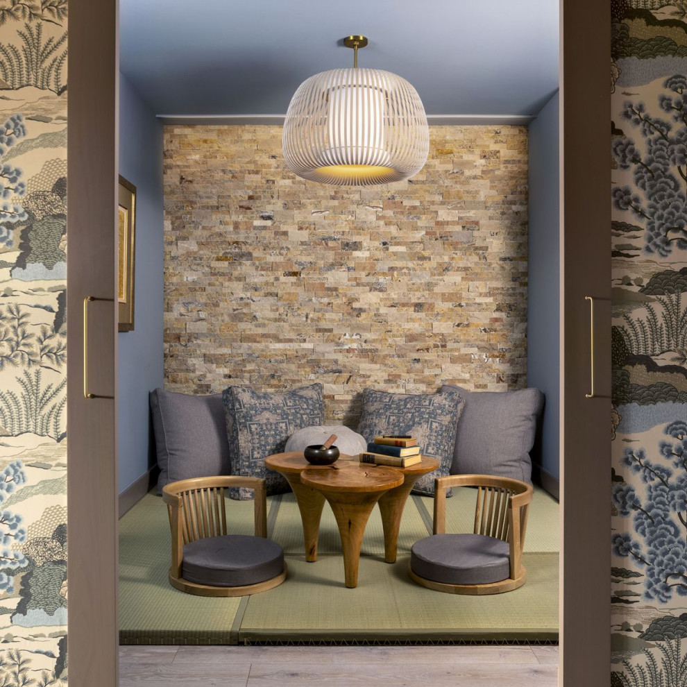 デンバーにある中くらいなコンテンポラリースタイルのおしゃれな書斎 (青い壁、竹フローリング、緑の床) の写真