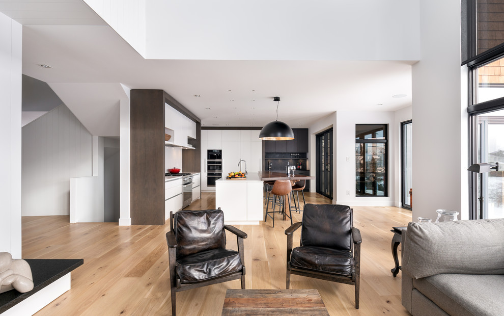 Inspiration for a contemporary kitchen remodel in Ottawa