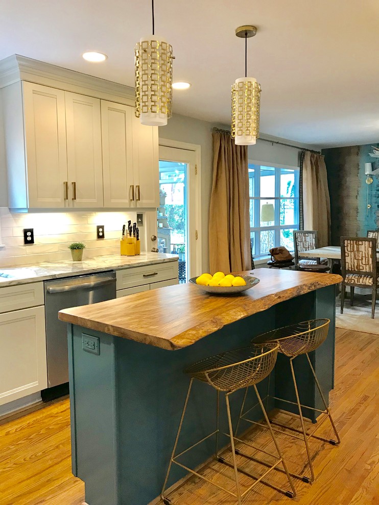 Transitional kitchen photo in Charlotte