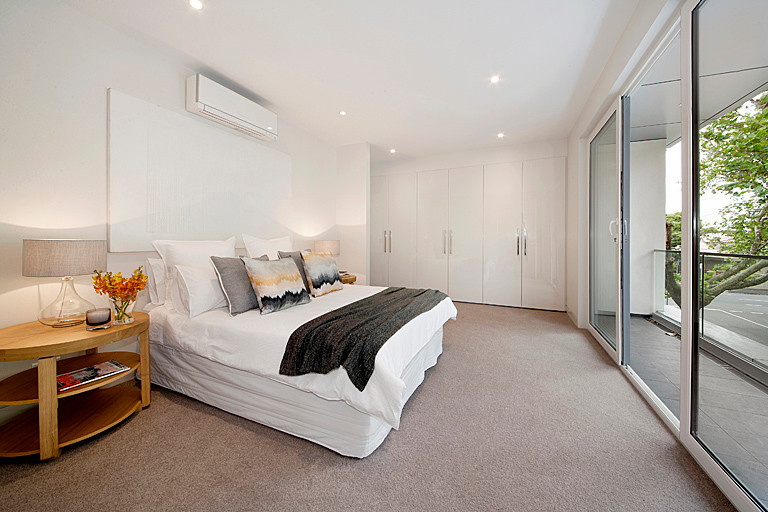 This is an example of a contemporary bedroom in Melbourne.