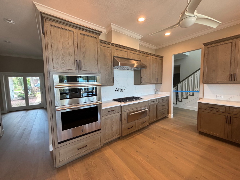 Kitchen - transitional kitchen idea in Tampa