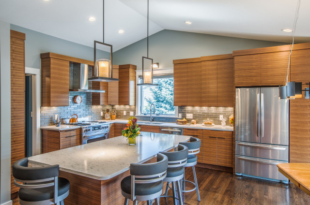 4 American Kitchens With Wooden Cabinets