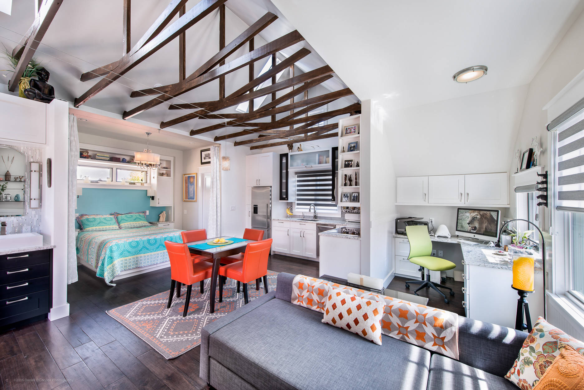 5 Ways to Fake a Bedroom in a Studio Apartment, image size:1873x1250