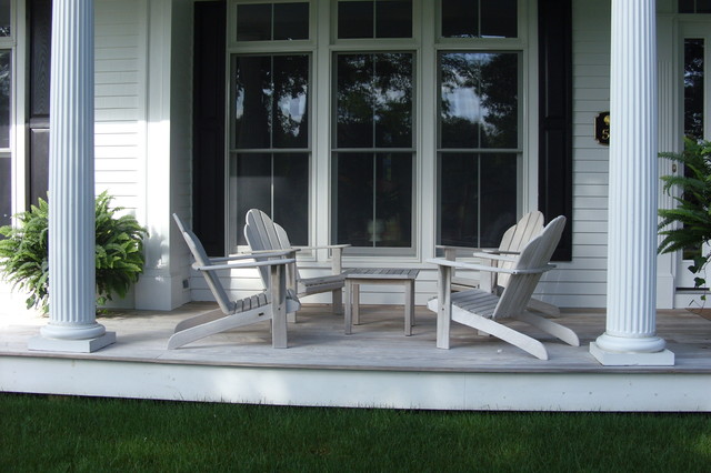 Cape Cod renovation clasico-porche