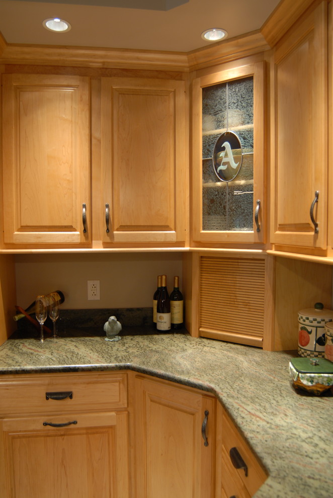 Custom Maple kitchen in a Honey Spice finish Traditional