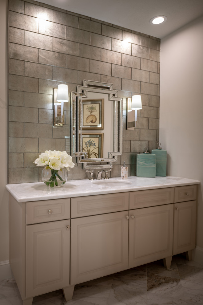 Example of a transitional home design design in Houston