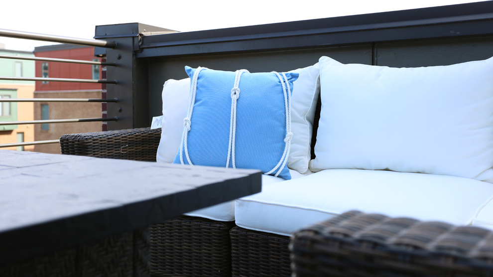 Mid-sized transitional deck photo in DC Metro