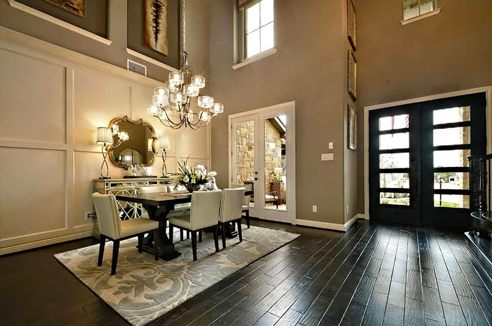 Transitional entryway photo in Austin