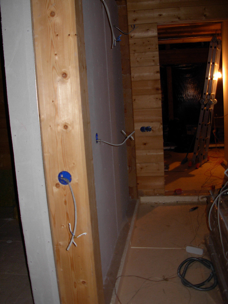 Скрытая электропроводка в деревянном доме из бруса