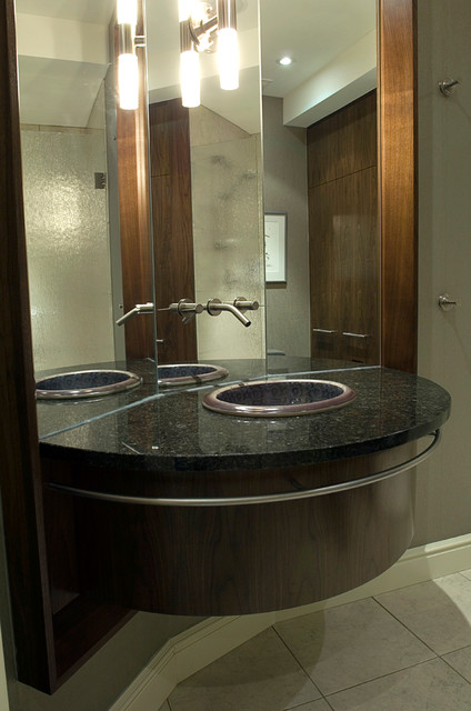 Transitional Condo klassisch-modern-badezimmer