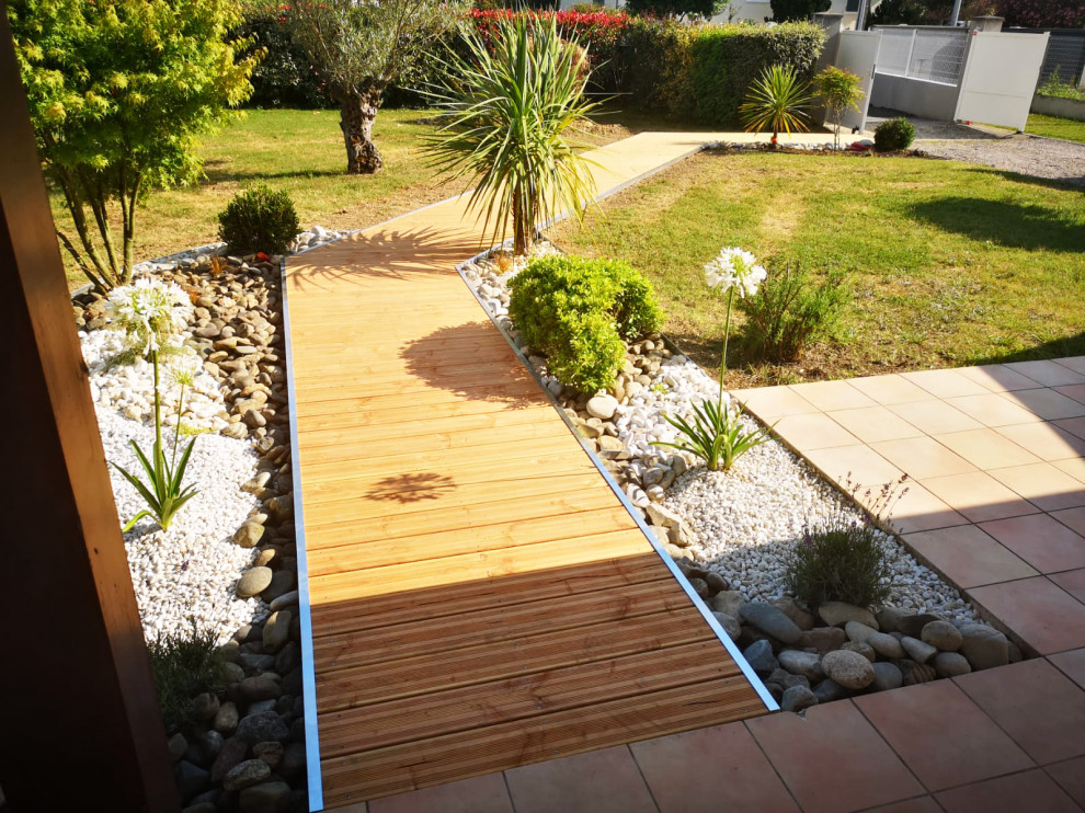 Design ideas for a mediterranean courtyard full sun garden for winter in Other with a garden path.