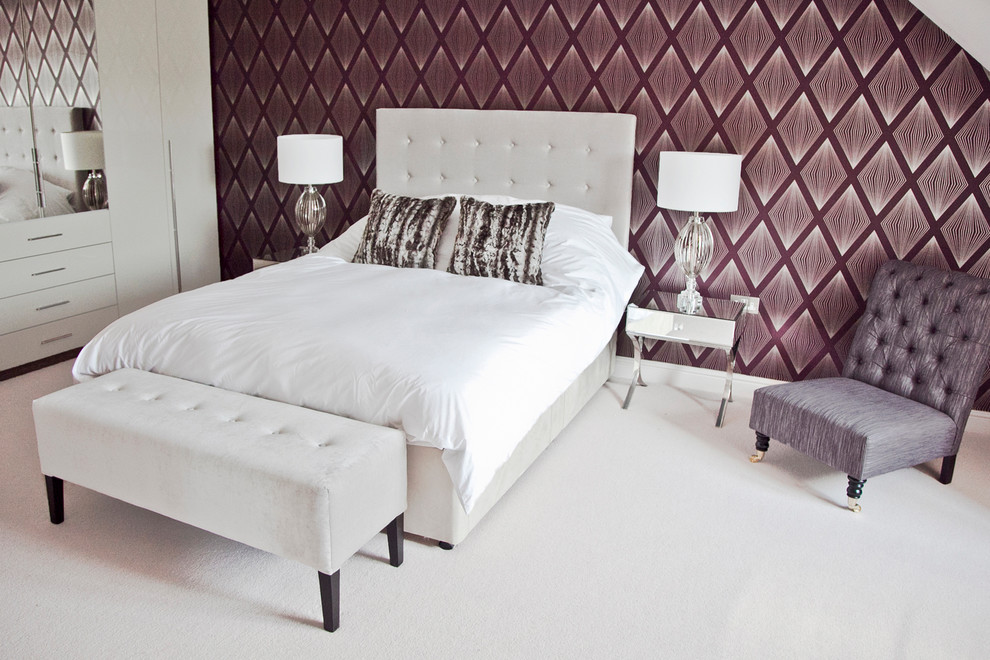 Inspiration for a modern bedroom in Berkshire.