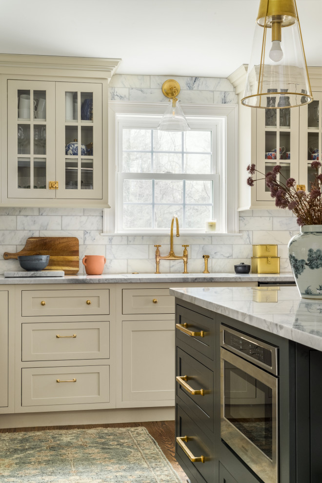 Kitchen - traditional kitchen idea in Philadelphia