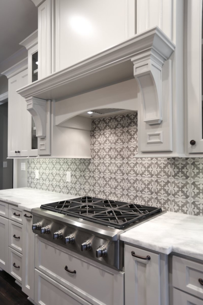 Kitchen - transitional kitchen idea
