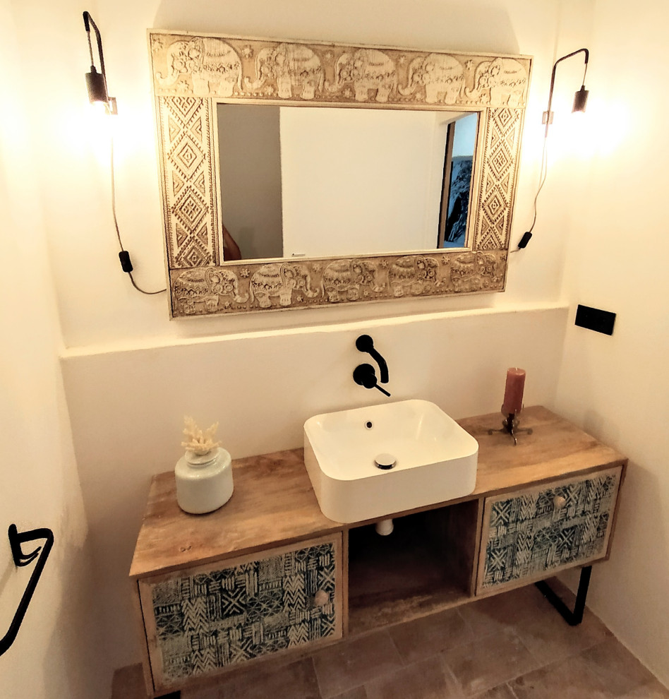 This is an example of an eclectic bathroom in Alicante-Costa Blanca.