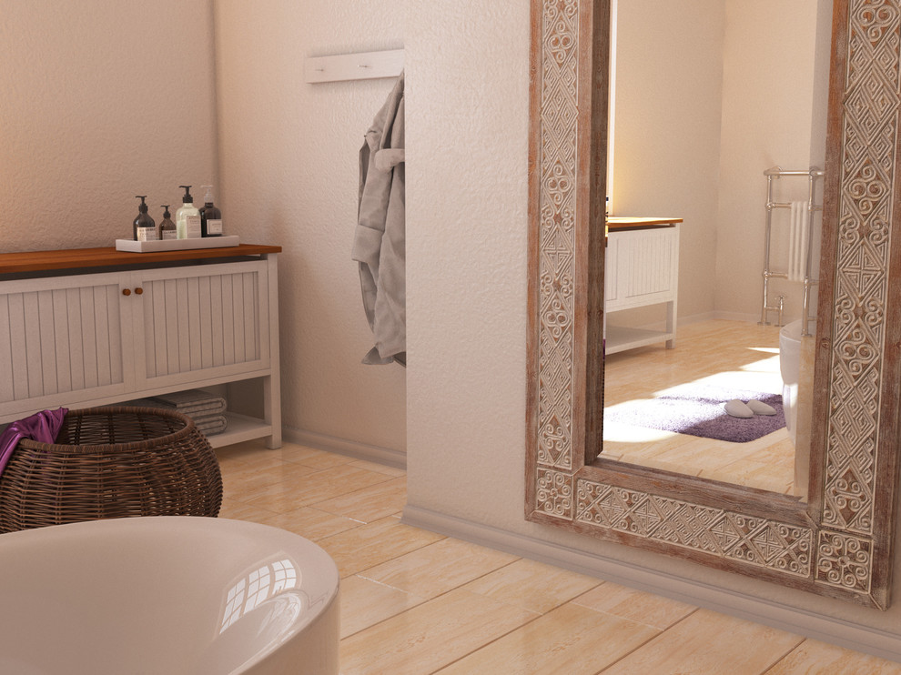 Ванная комната с этническим зеркалом