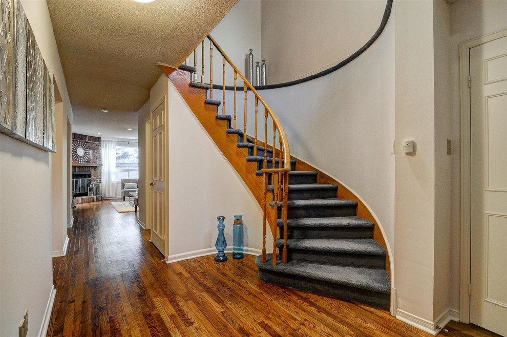 Foyer - mid-sized transitional medium tone wood floor and brown floor foyer idea in Toronto with gray walls and a green front door