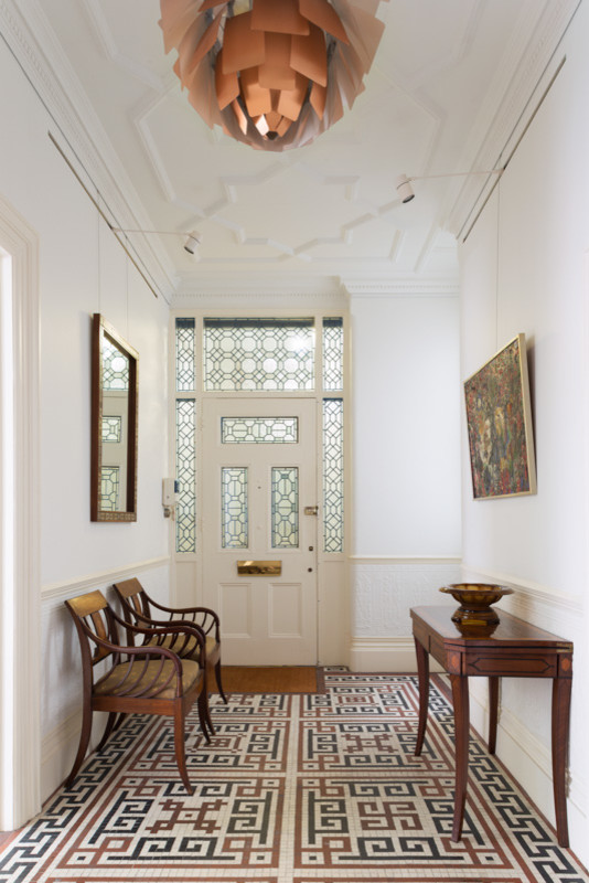 Hall?[Modelo de hall With paredes blancas, puerta simple and puerta blanca ]:[Modelo de halls With paredes blancas, puerta simple and puerta blanca ]