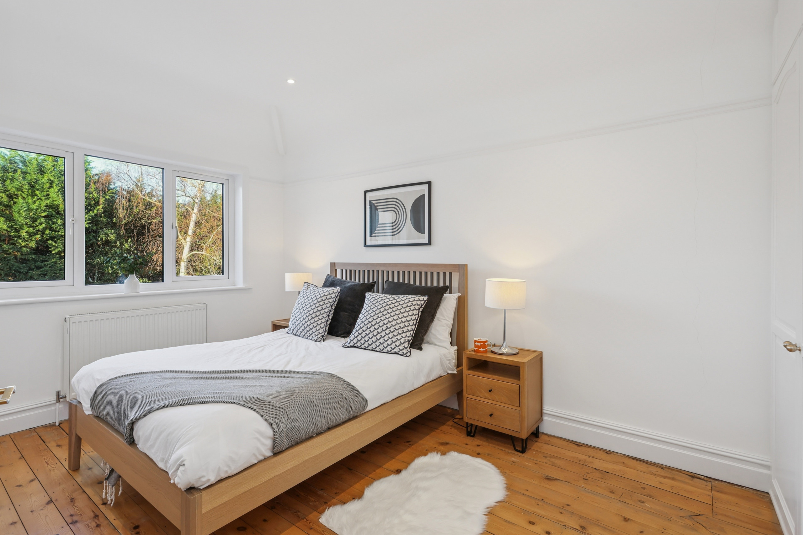 Three bedroom detached house in Thames Ditton