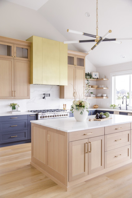 High Cedars Renovation - Kitchen & Main Areas nyklassisk-koekken