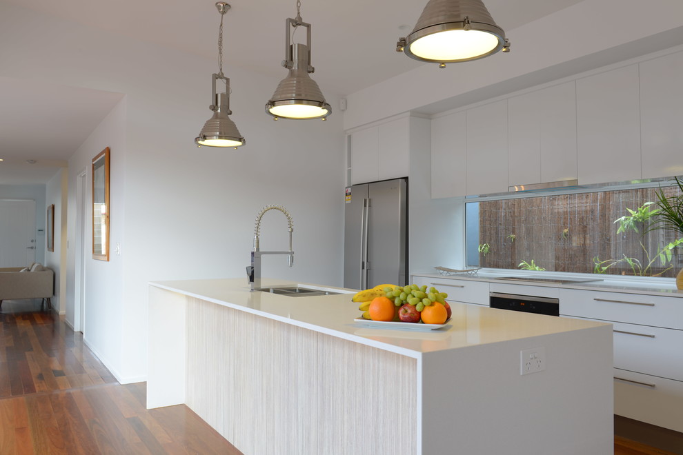 Photo of a beach style kitchen in Gold Coast - Tweed.
