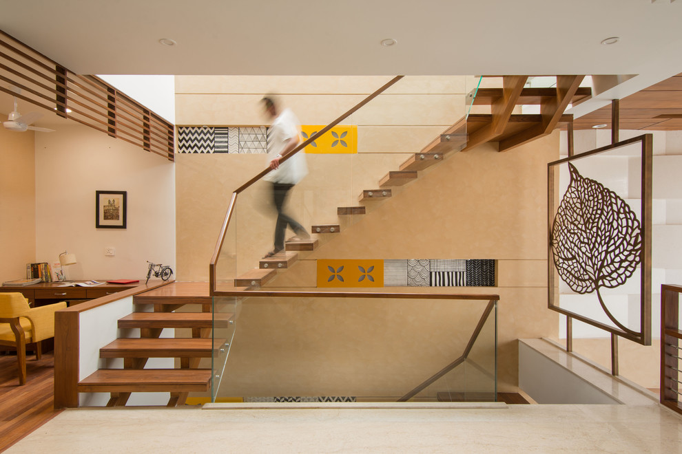 Photo of a contemporary floating staircase in Delhi.