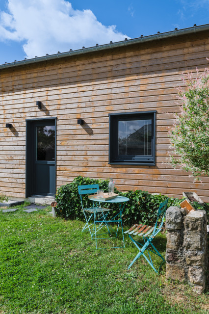 Tiny house contemporary-courtyard