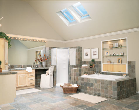 На фото: большая главная ванная комната в современном стиле с светлыми деревянными фасадами, накладной ванной, угловым душем, разноцветной плиткой и бежевыми стенами с