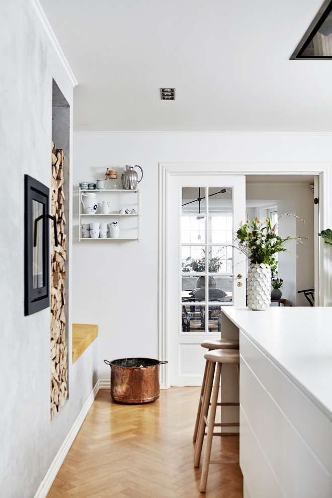 Design ideas for a mid-sized scandinavian kitchen in Aarhus with medium hardwood floors and beige floor.
