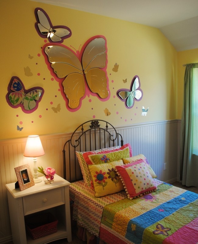 Photo of an eclectic kids' room in Dallas.