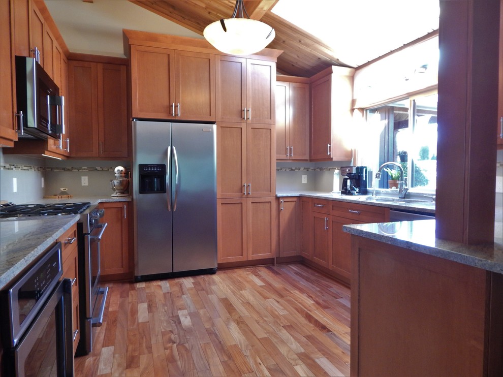 Kitchen - transitional kitchen idea in Seattle