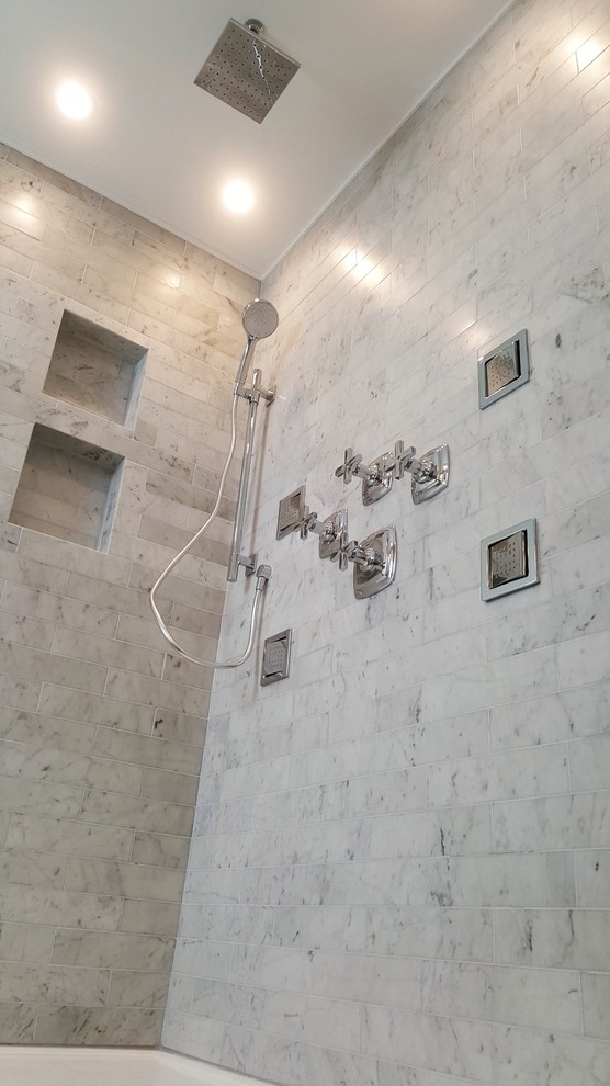 Mid-sized transitional master gray tile and marble tile porcelain tile home design photo in Miami with shaker cabinets, white cabinets, a two-piece toilet, green walls, an undermount sink and quartz countertops