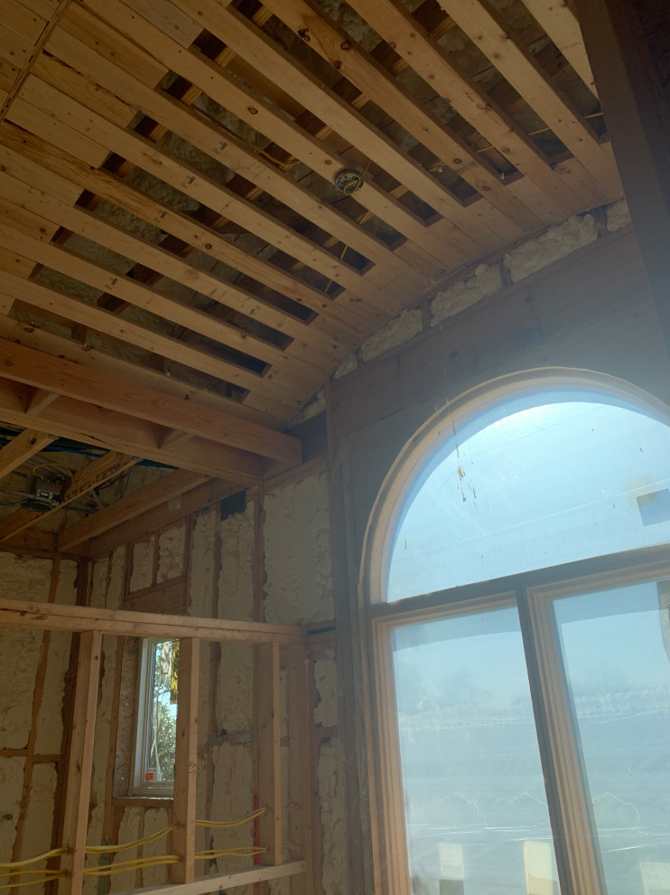 Transitional home design photo in Austin