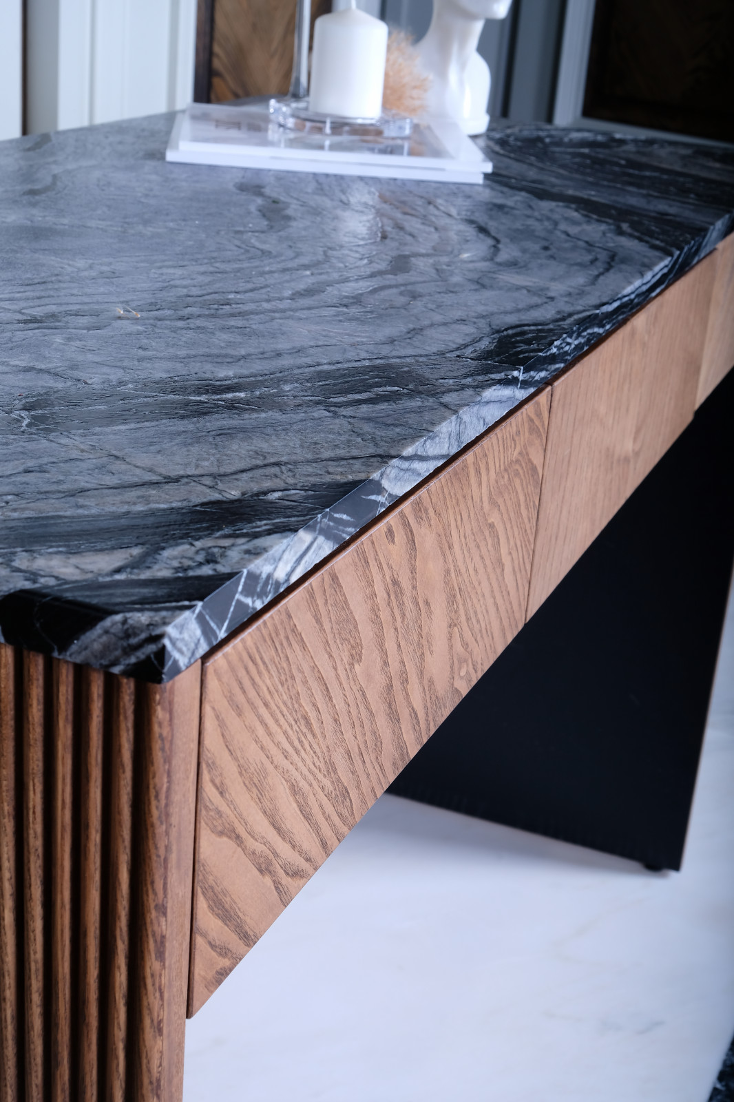 Стол для макияжа Briotti